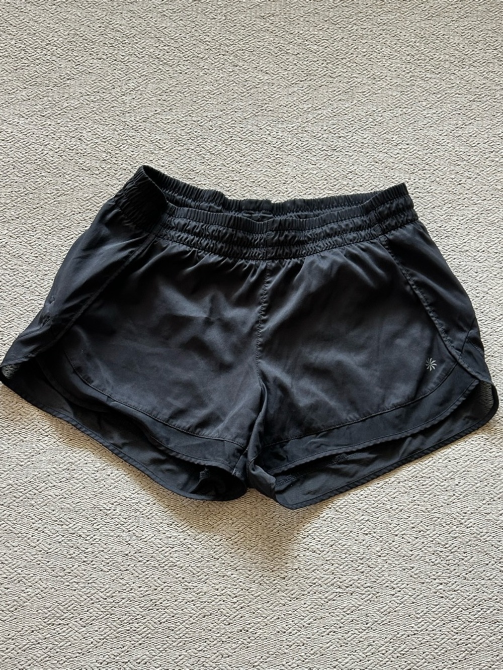 Athleta Mesh Racer Run Short 4” Size M